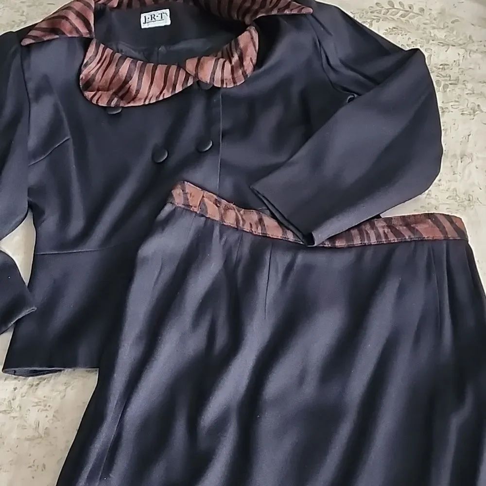 Vintage J.R.T By Newport News Suit Blazer Skirt Set Animal Print